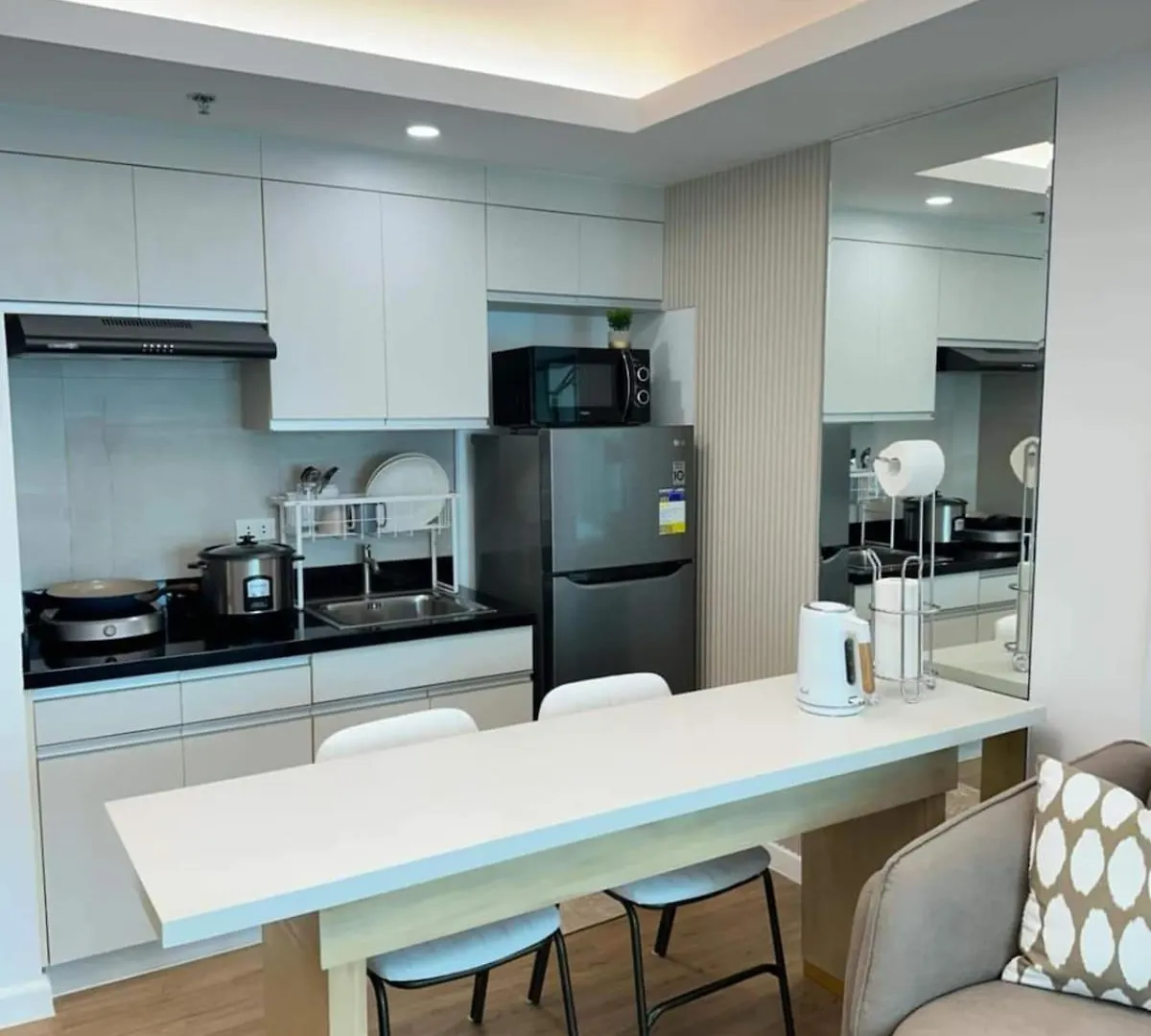 Hotel Like Studio Unit In Abreeza With Free Parking Davao